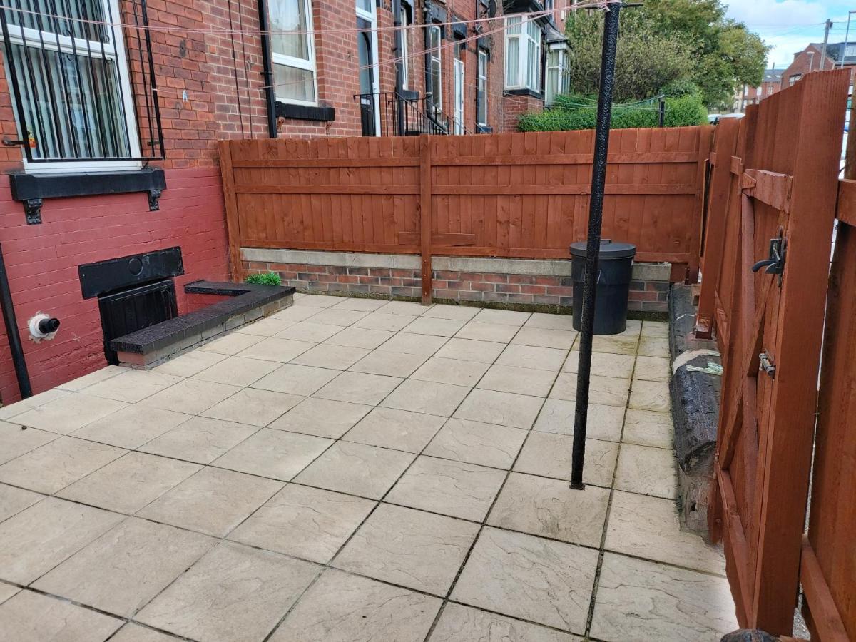 Spacious Two Bedroom House, Parking And Wifi Leeds  Extérieur photo