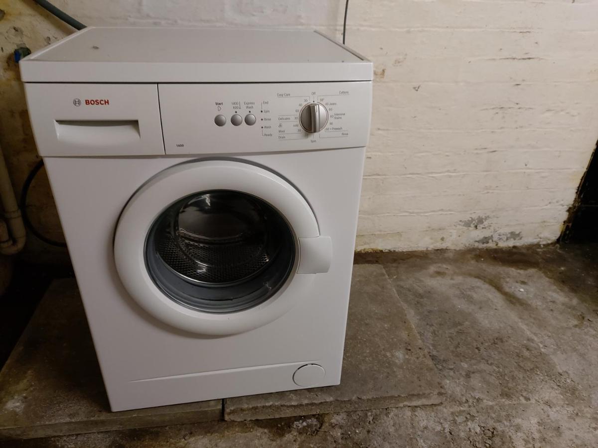 Spacious Two Bedroom House, Parking And Wifi Leeds  Extérieur photo