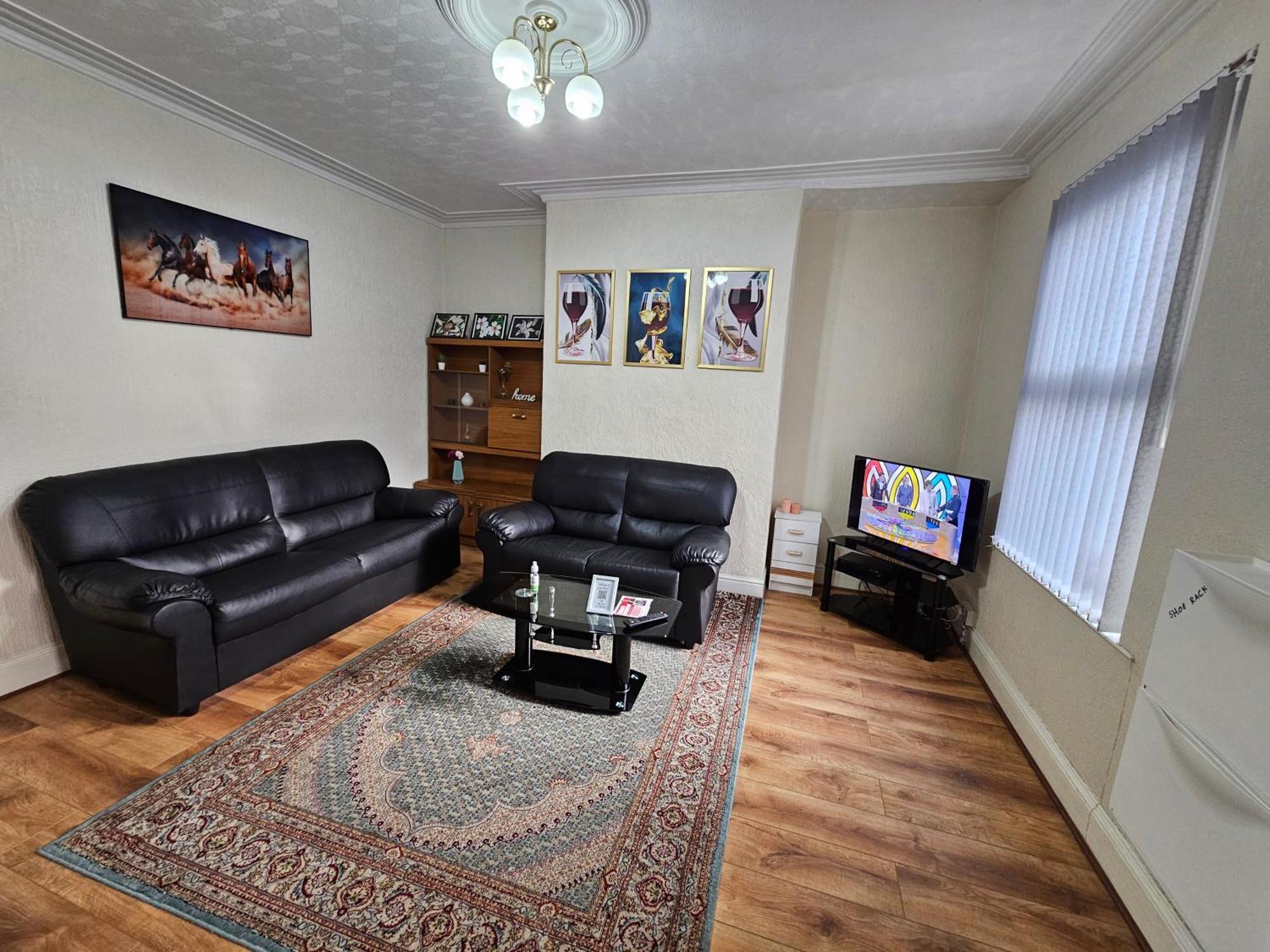 Spacious Two Bedroom House, Parking And Wifi Leeds  Extérieur photo