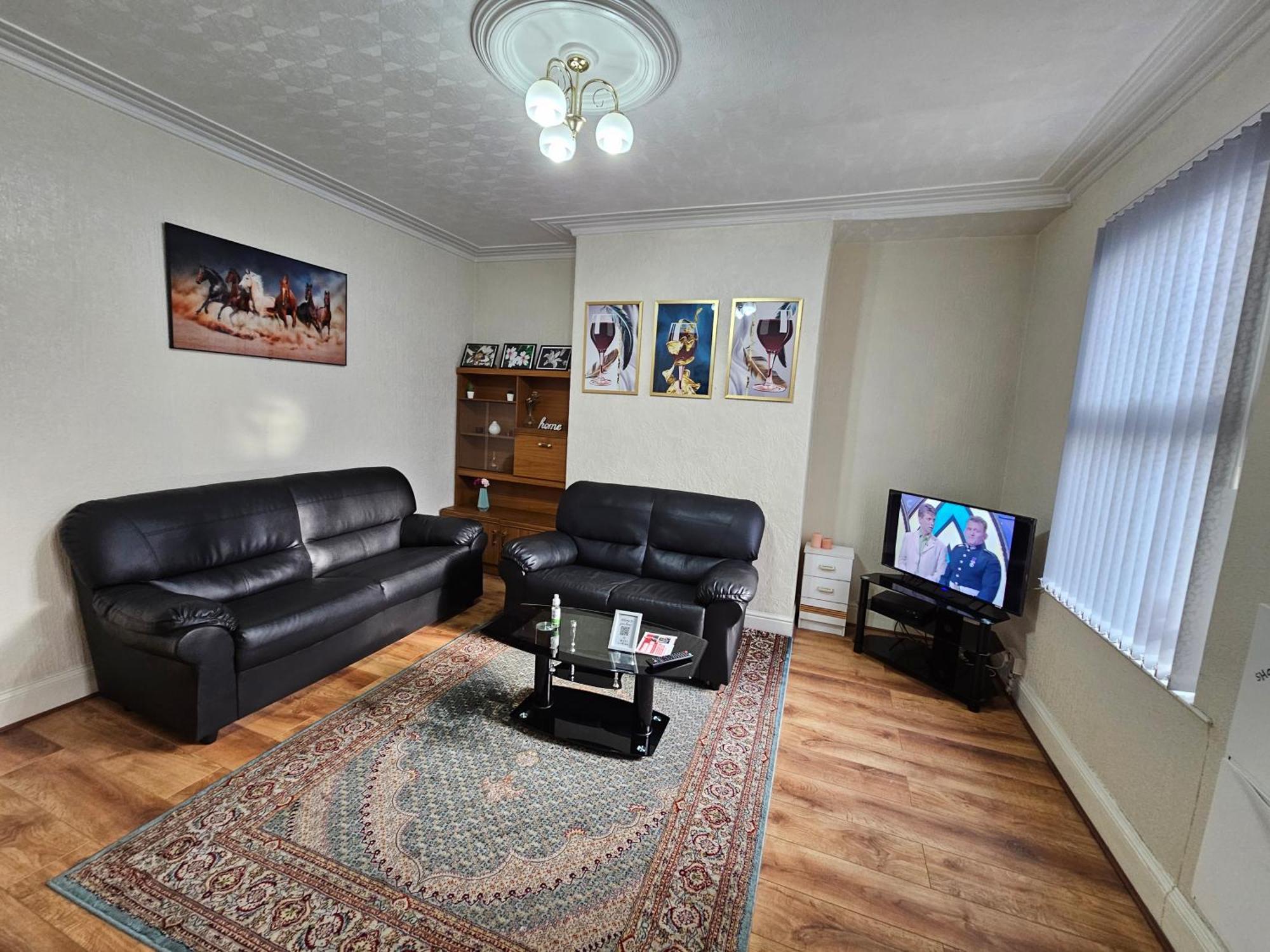 Spacious Two Bedroom House, Parking And Wifi Leeds  Extérieur photo