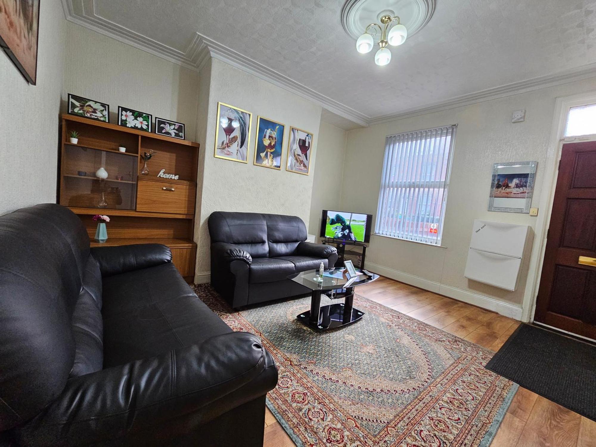 Spacious Two Bedroom House, Parking And Wifi Leeds  Extérieur photo