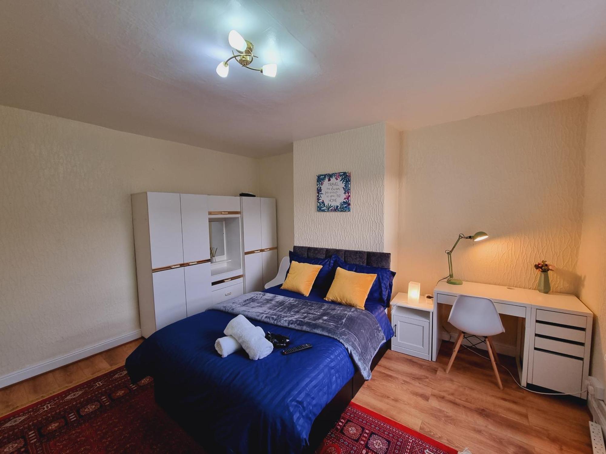 Spacious Two Bedroom House, Parking And Wifi Leeds  Extérieur photo