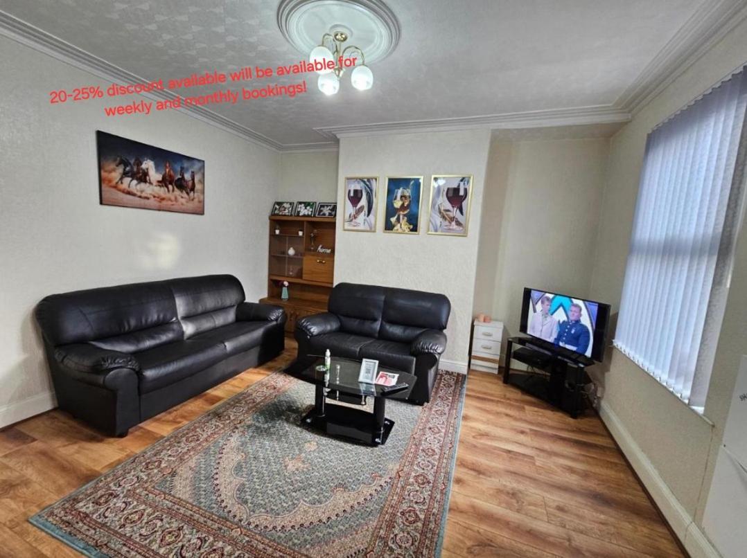 Spacious Two Bedroom House, Parking And Wifi Leeds  Extérieur photo